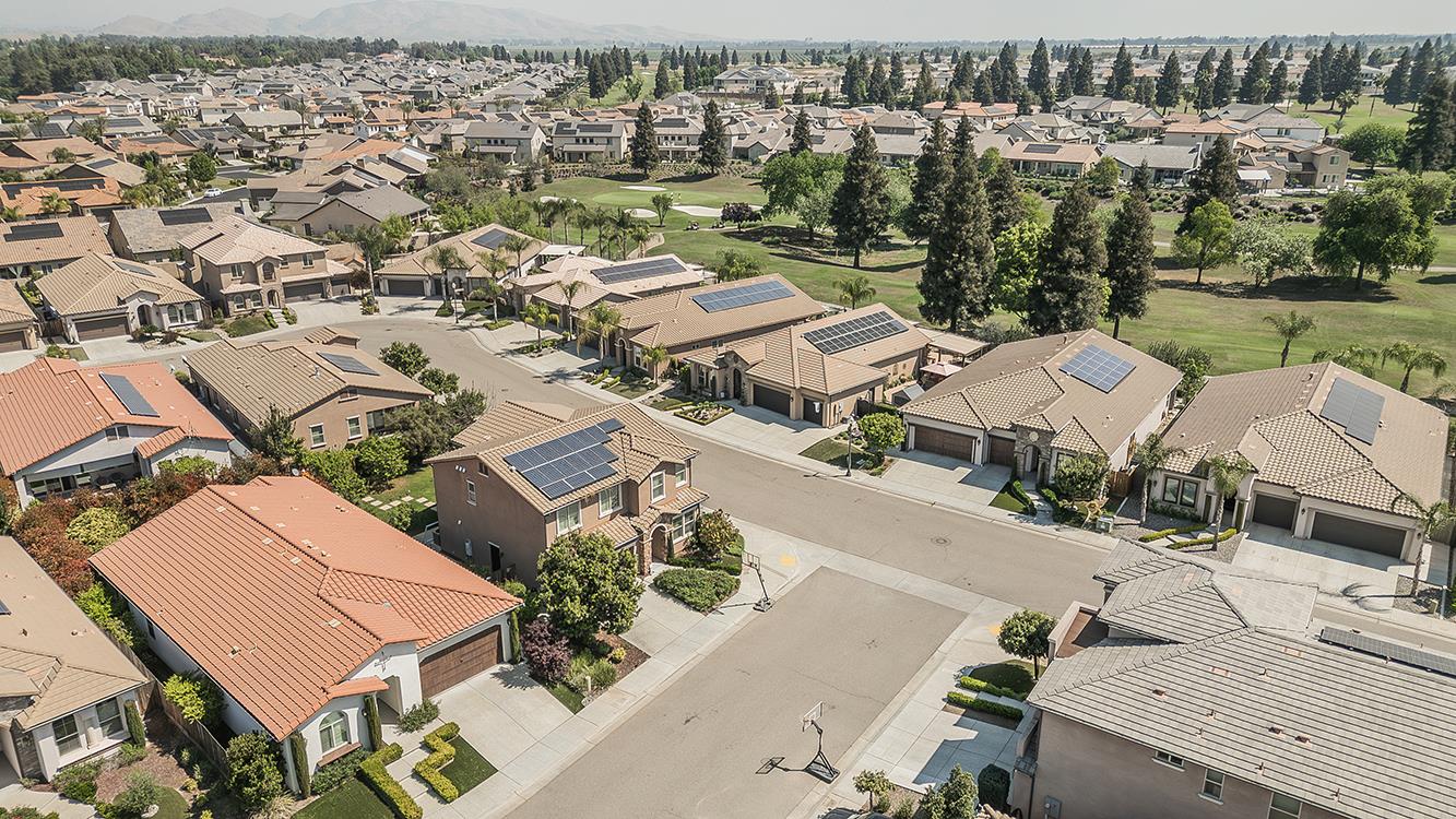 1924 E Via Fiore Ave, Fresno, CA 93730