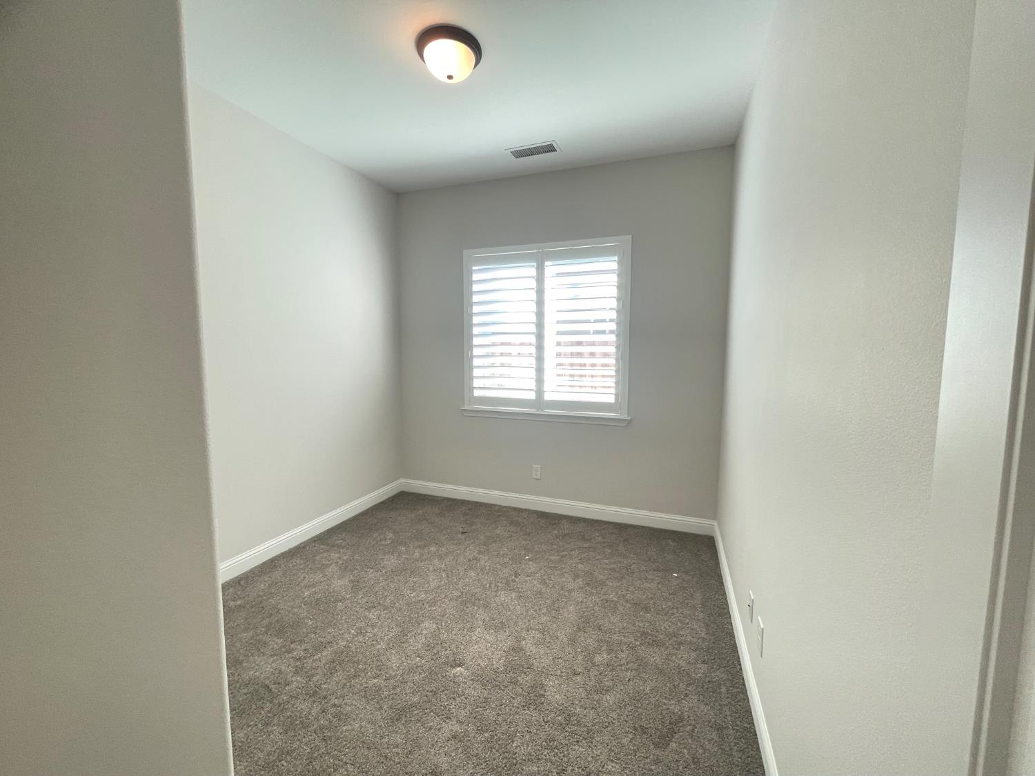 104 N Koleen Ave, Kerman, CA 93630