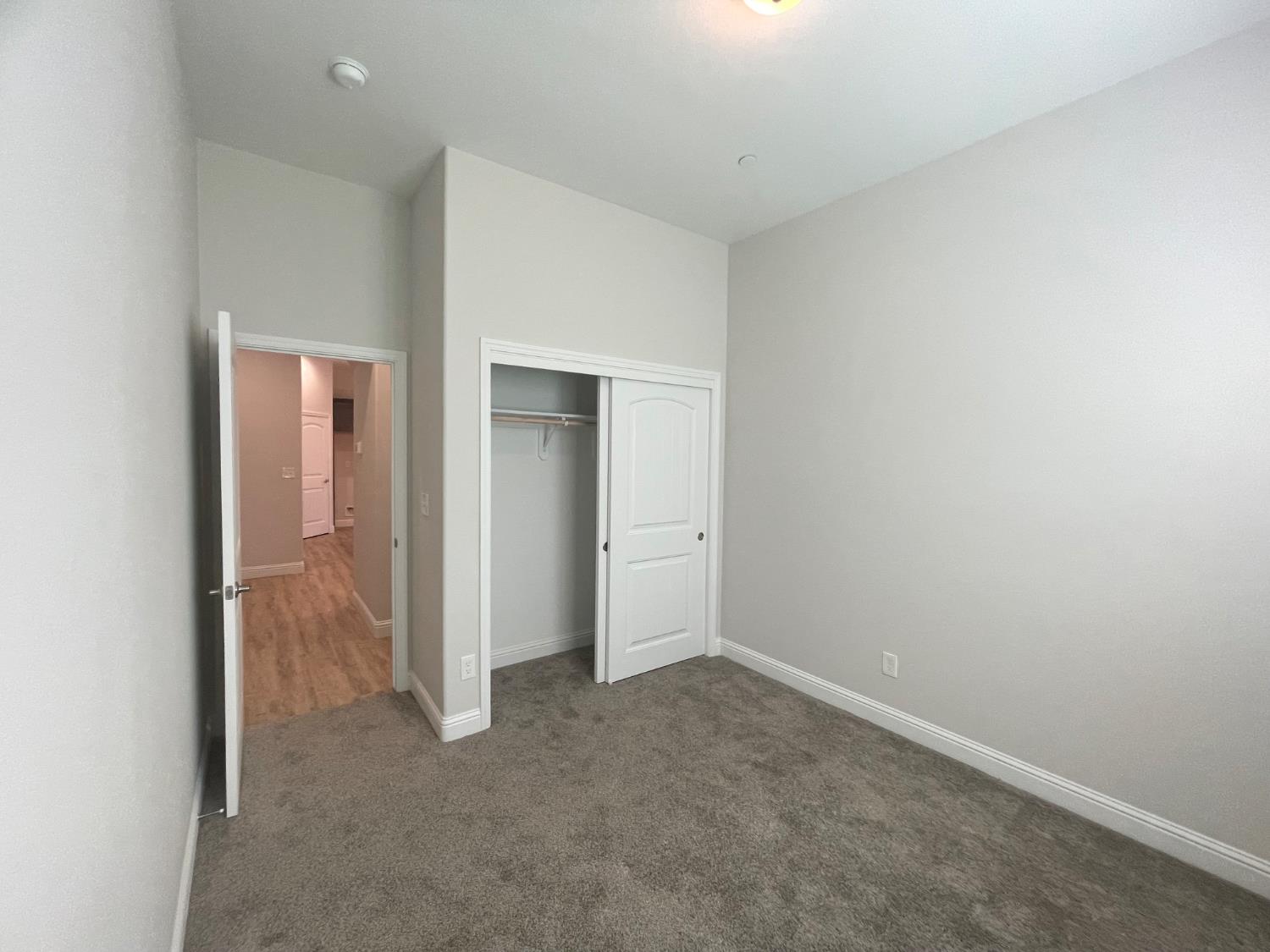 104 N Koleen Ave, Kerman, CA 93630