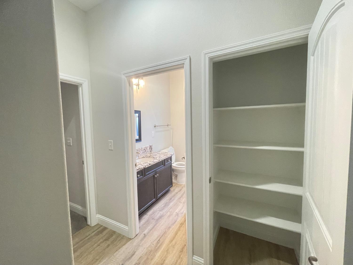 104 N Koleen Ave, Kerman, CA 93630