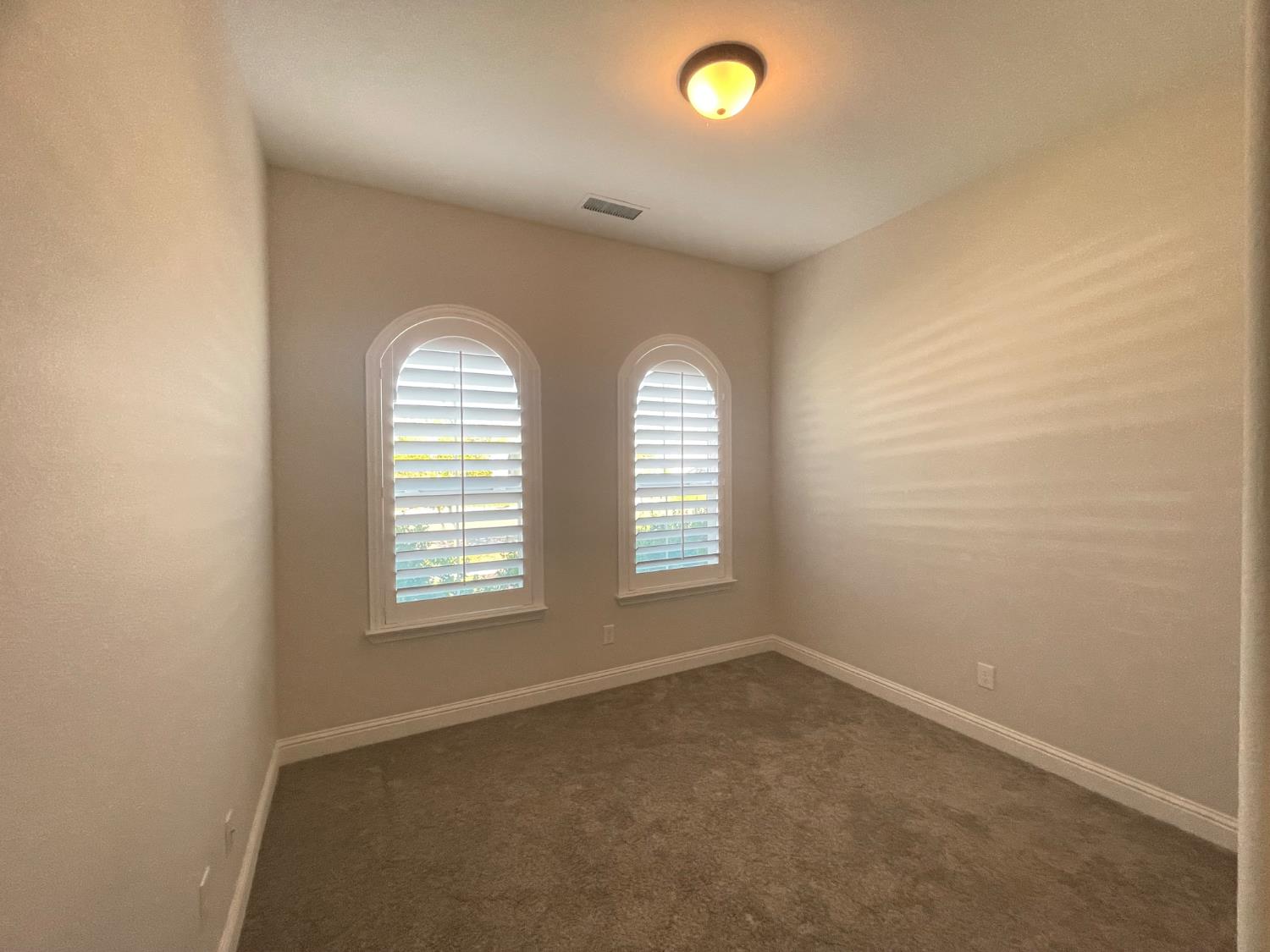 104 N Koleen Ave, Kerman, CA 93630