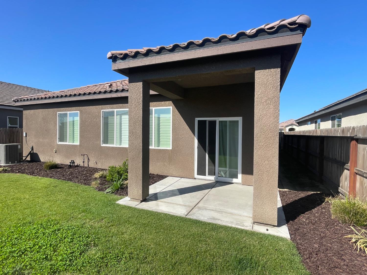 104 N Koleen Ave, Kerman, CA 93630
