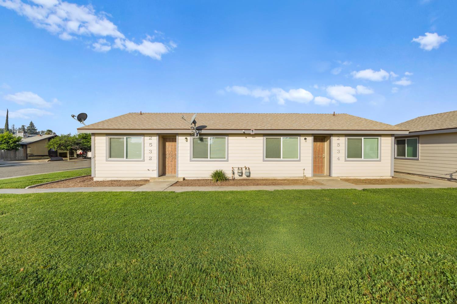 2532 W Chestnut, Visalia, CA 93277