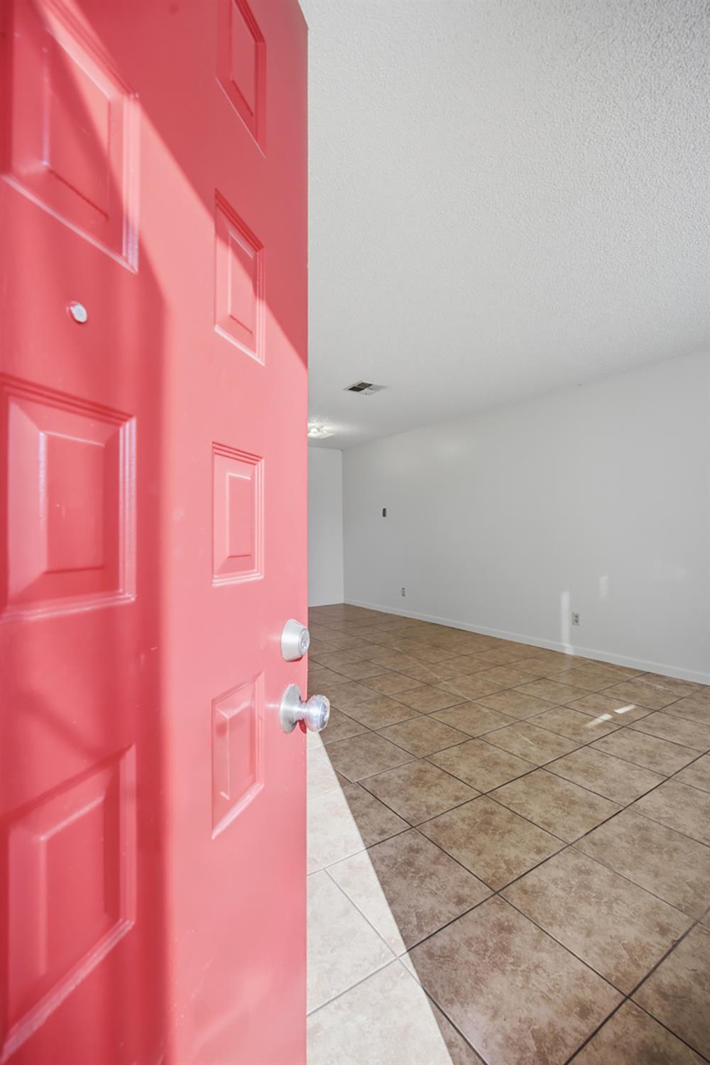 2532 W Chestnut, Visalia, CA 93277