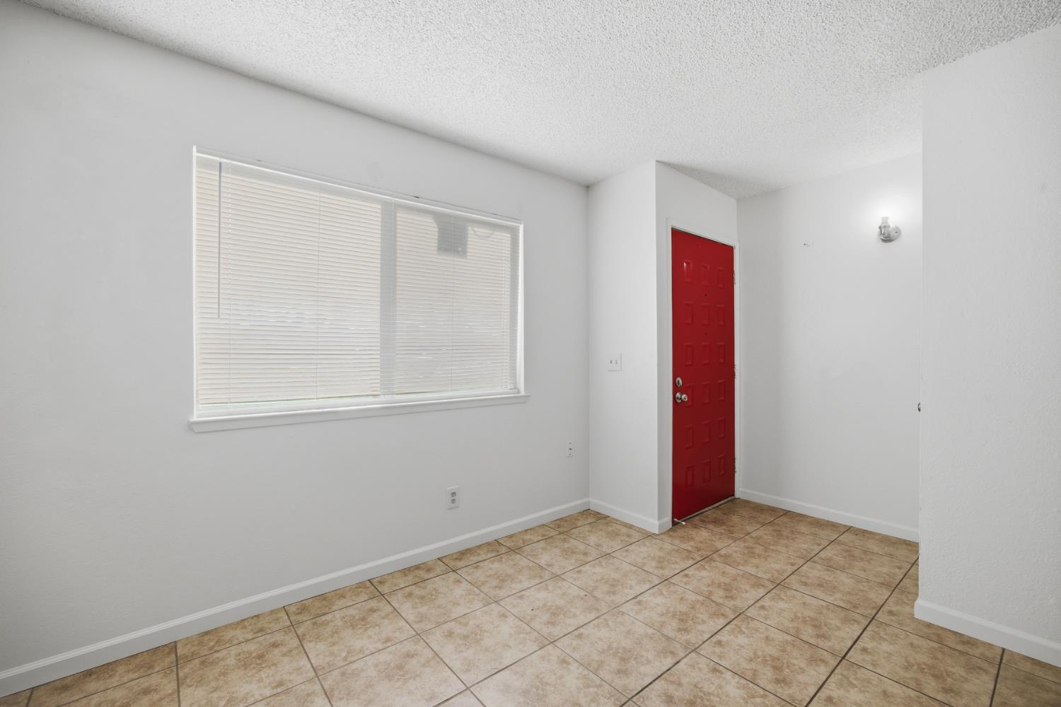 2532 W Chestnut, Visalia, CA 93277