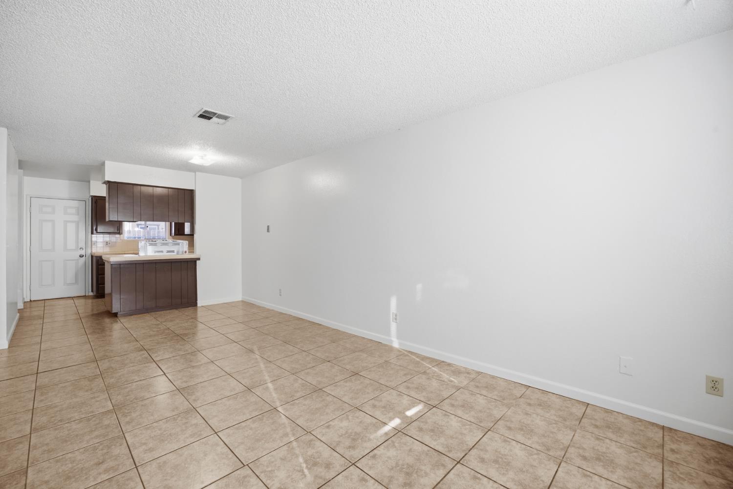 2532 W Chestnut, Visalia, CA 93277