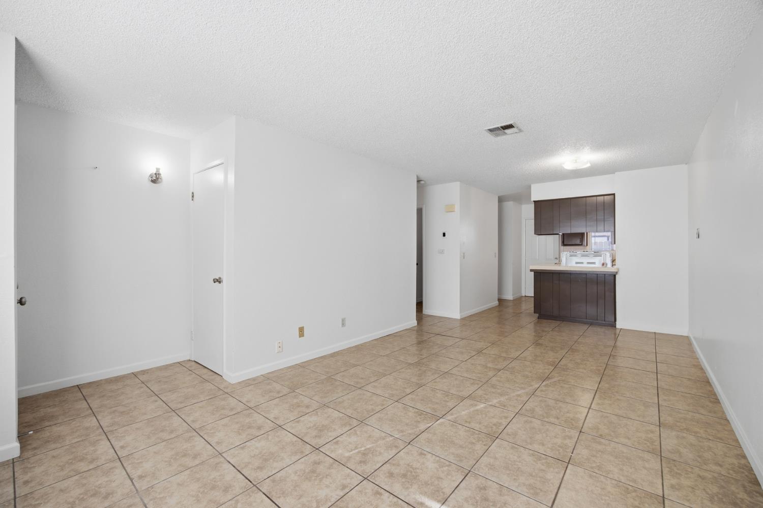 2532 W Chestnut, Visalia, CA 93277