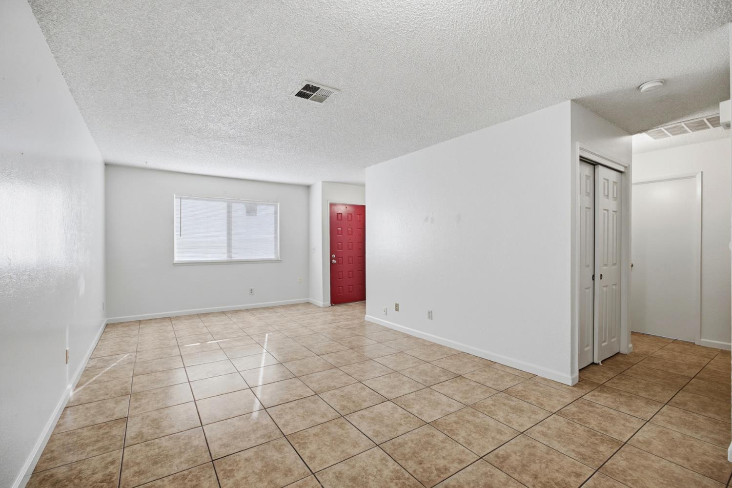 2532 W Chestnut, Visalia, CA 93277