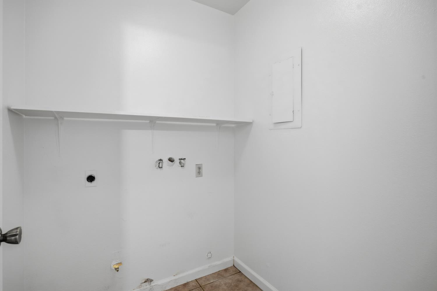 2532 W Chestnut, Visalia, CA 93277