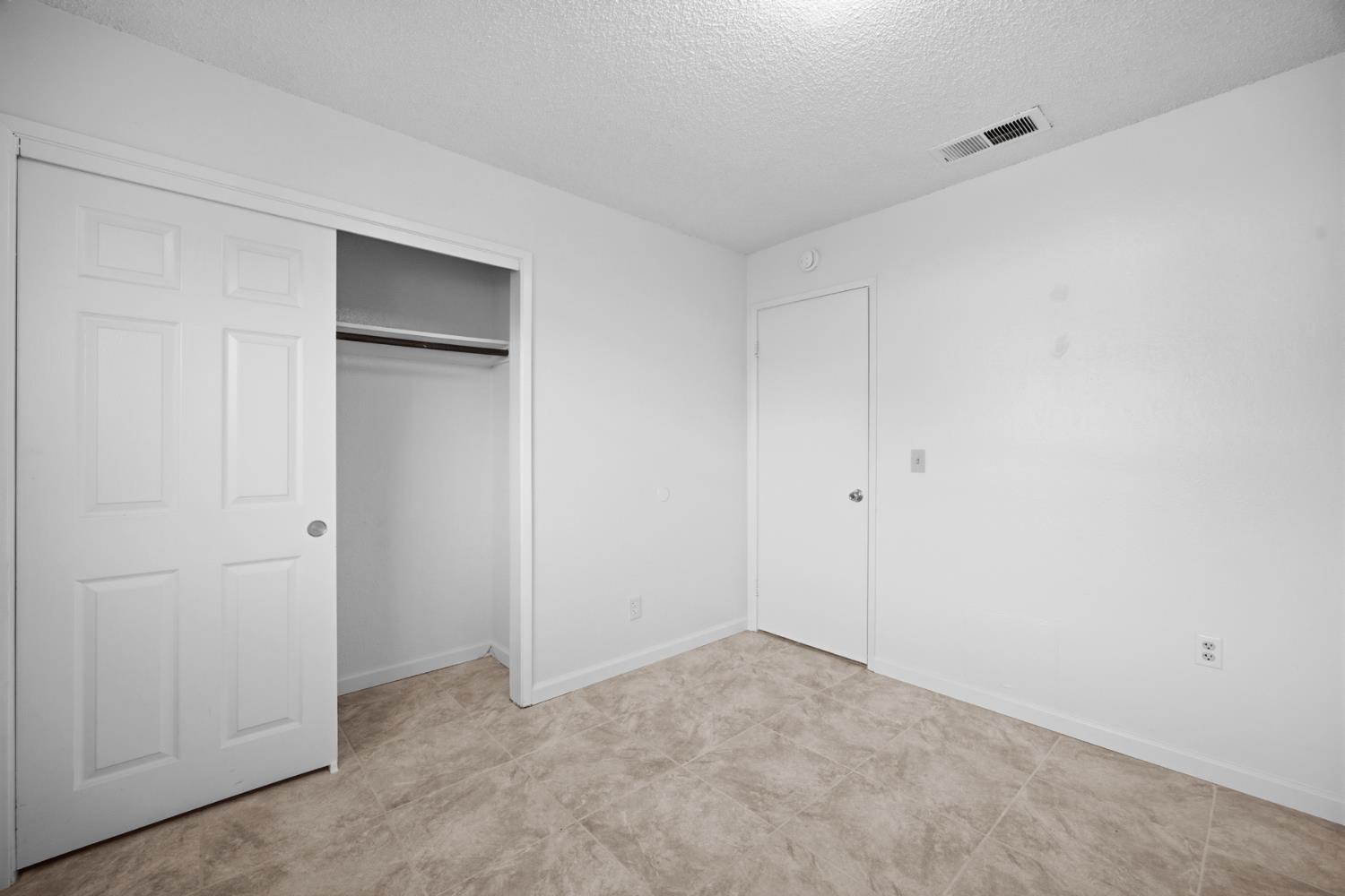 2532 W Chestnut, Visalia, CA 93277