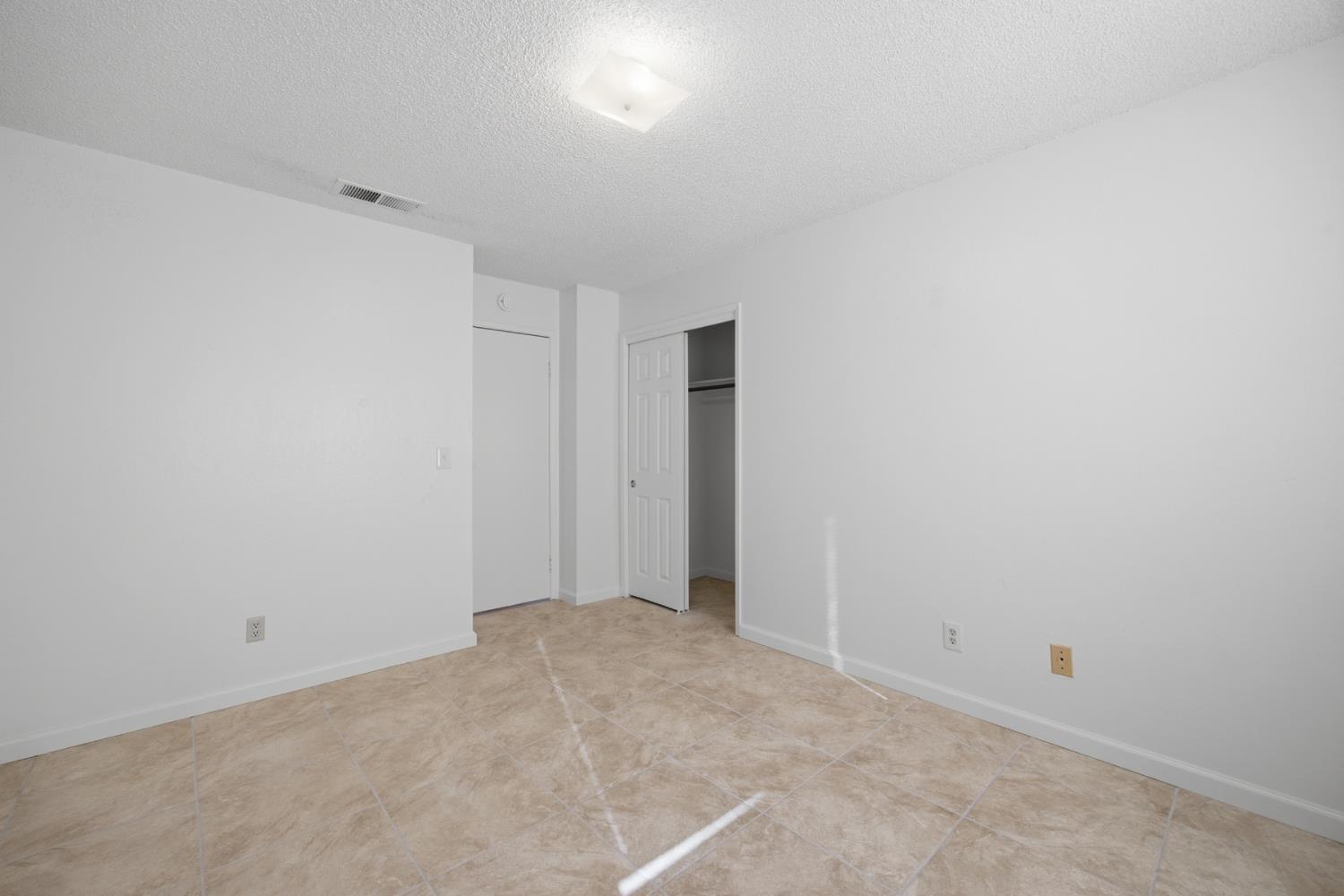 2532 W Chestnut, Visalia, CA 93277