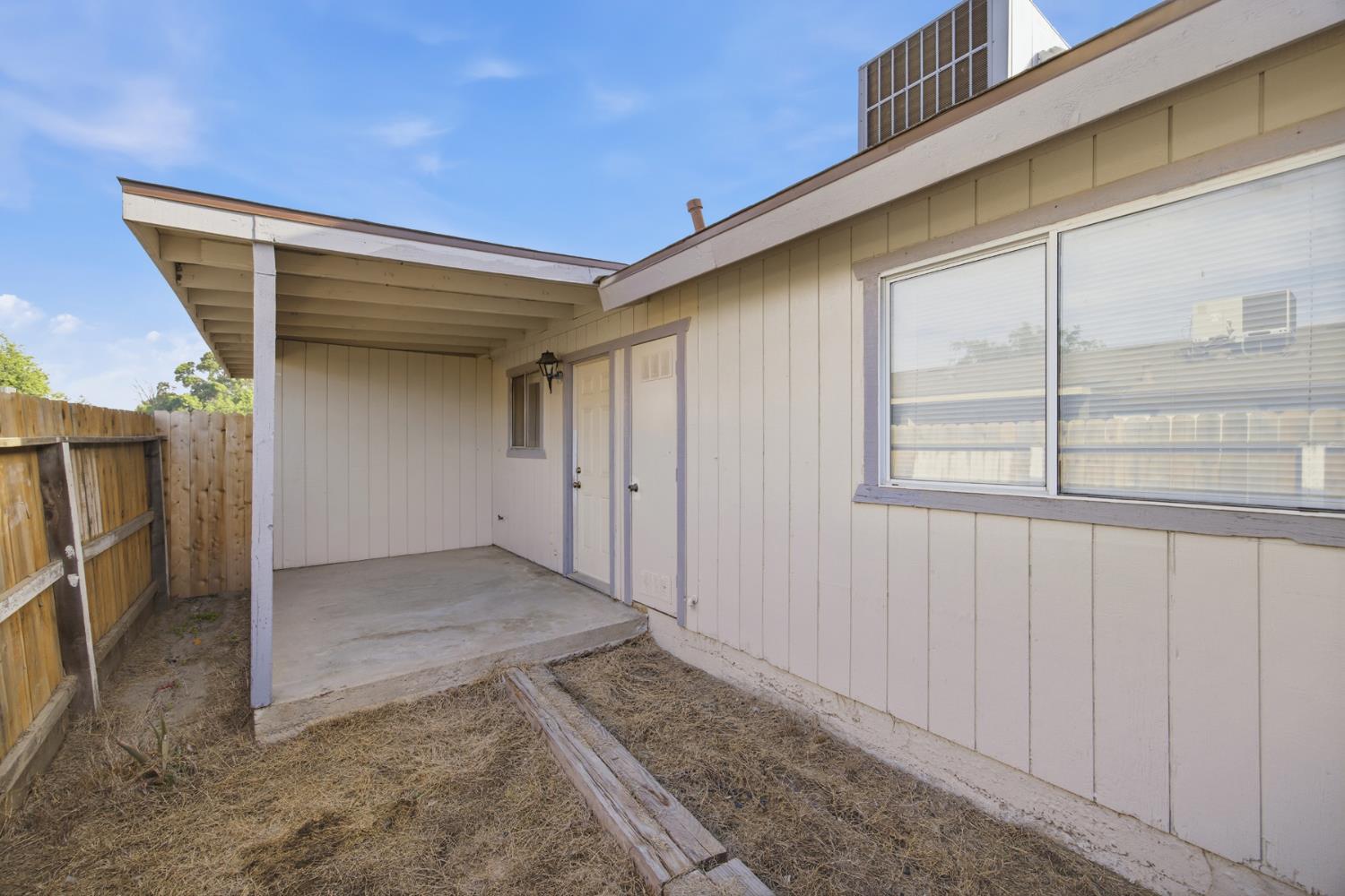 2532 W Chestnut, Visalia, CA 93277