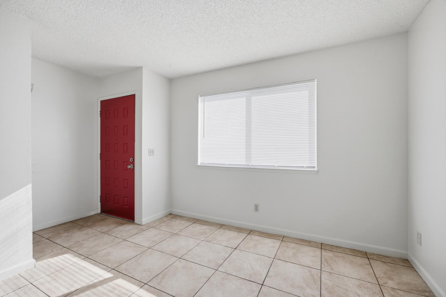 2532 W Chestnut, Visalia, CA 93277