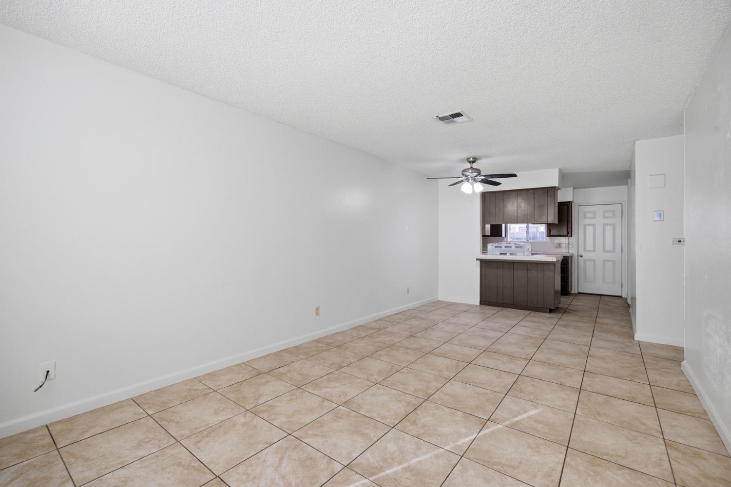 2532 W Chestnut, Visalia, CA 93277