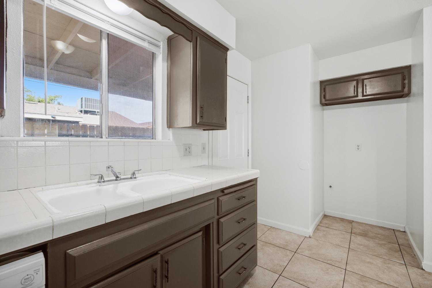 2532 W Chestnut, Visalia, CA 93277