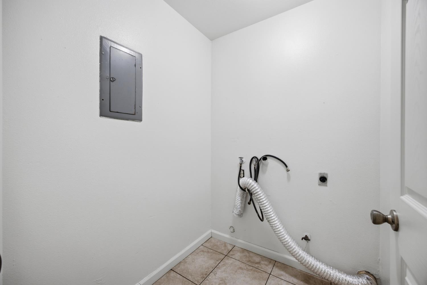 2532 W Chestnut, Visalia, CA 93277