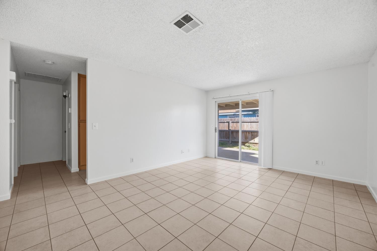 2532 W Chestnut, Visalia, CA 93277