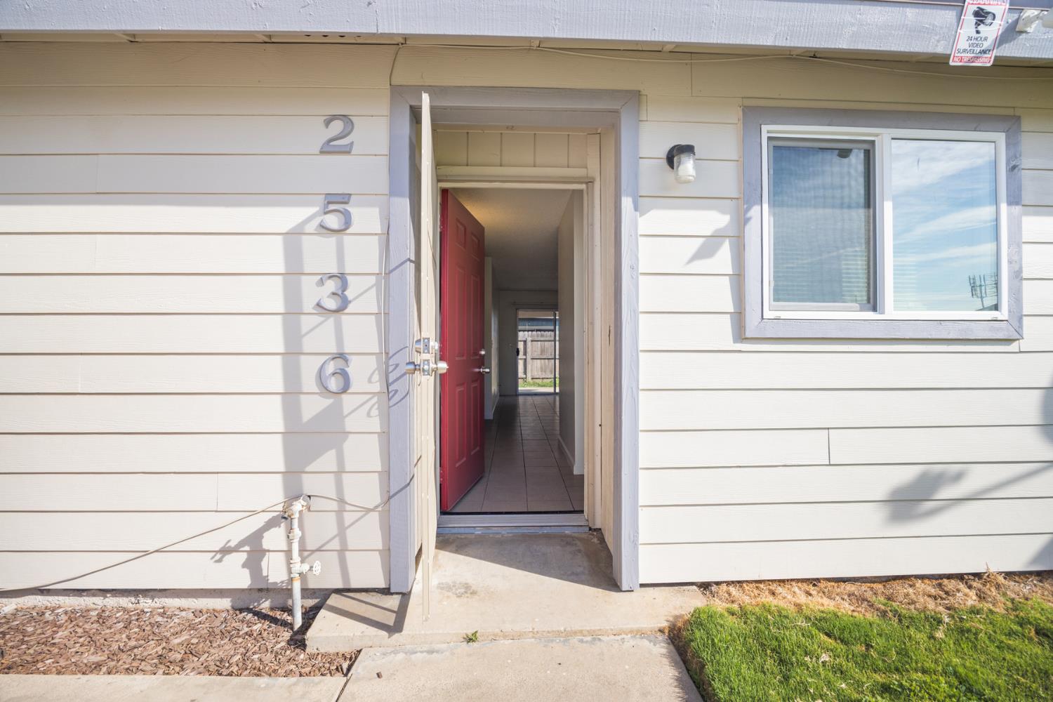 2532 W Chestnut, Visalia, CA 93277