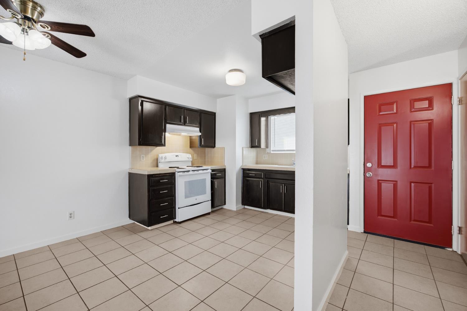 2532 W Chestnut, Visalia, CA 93277