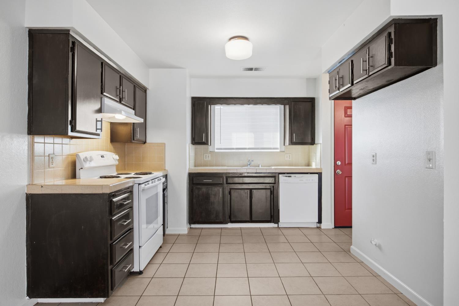 2532 W Chestnut, Visalia, CA 93277