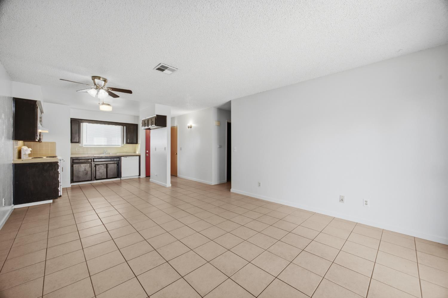 2532 W Chestnut, Visalia, CA 93277