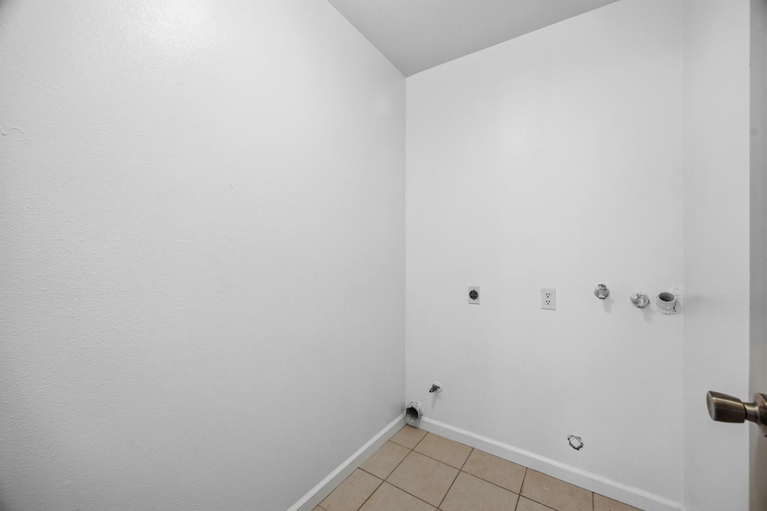 2532 W Chestnut, Visalia, CA 93277