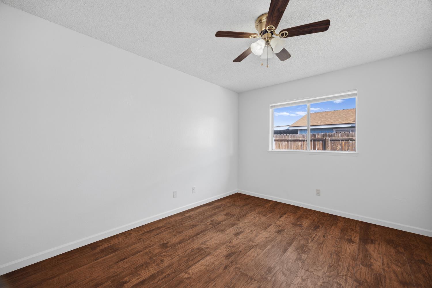 2532 W Chestnut, Visalia, CA 93277