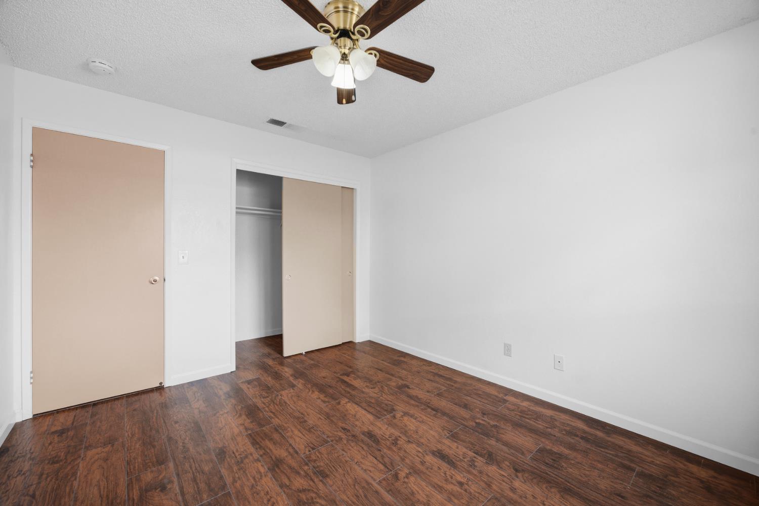 2532 W Chestnut, Visalia, CA 93277