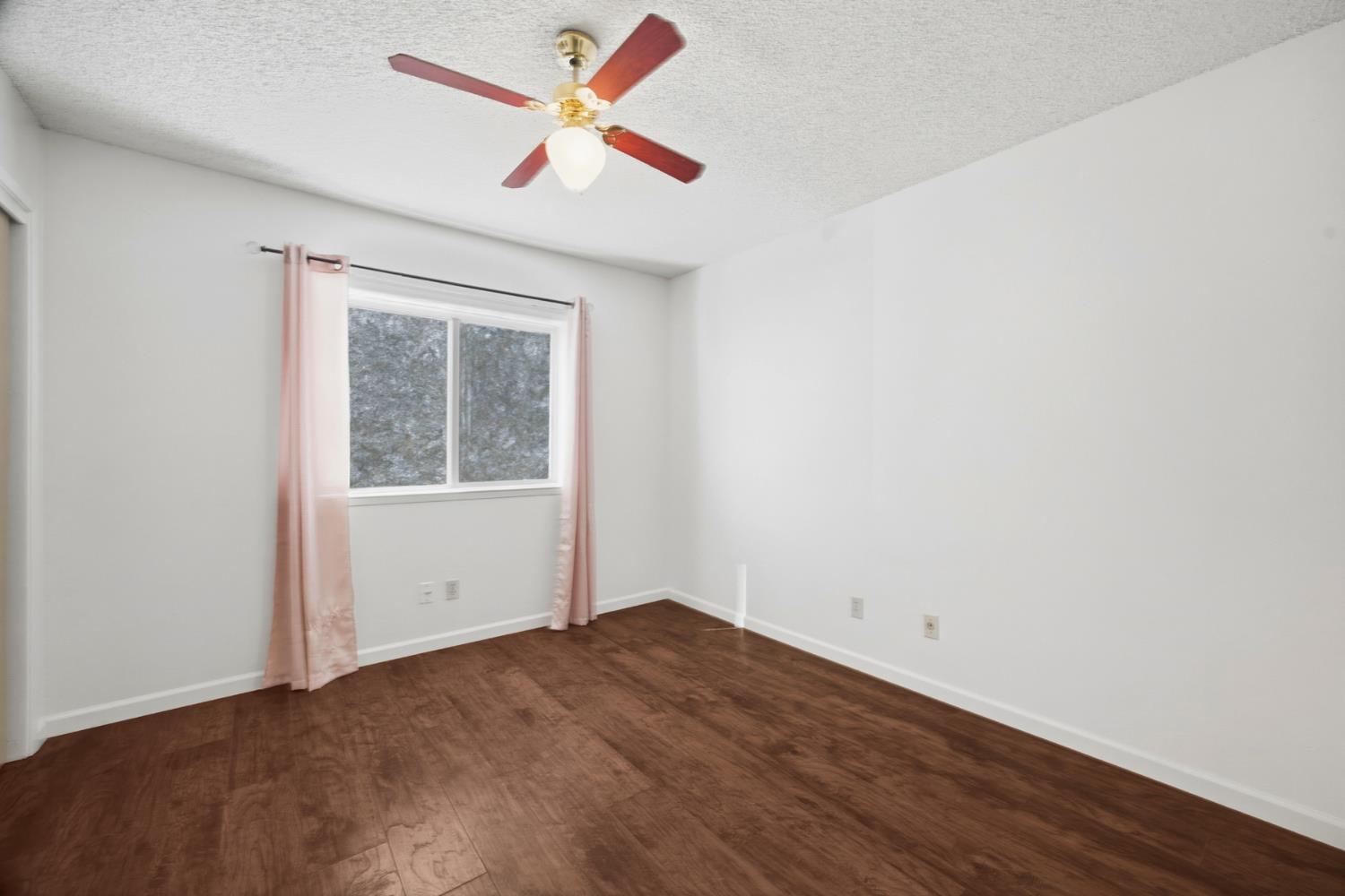 2532 W Chestnut, Visalia, CA 93277