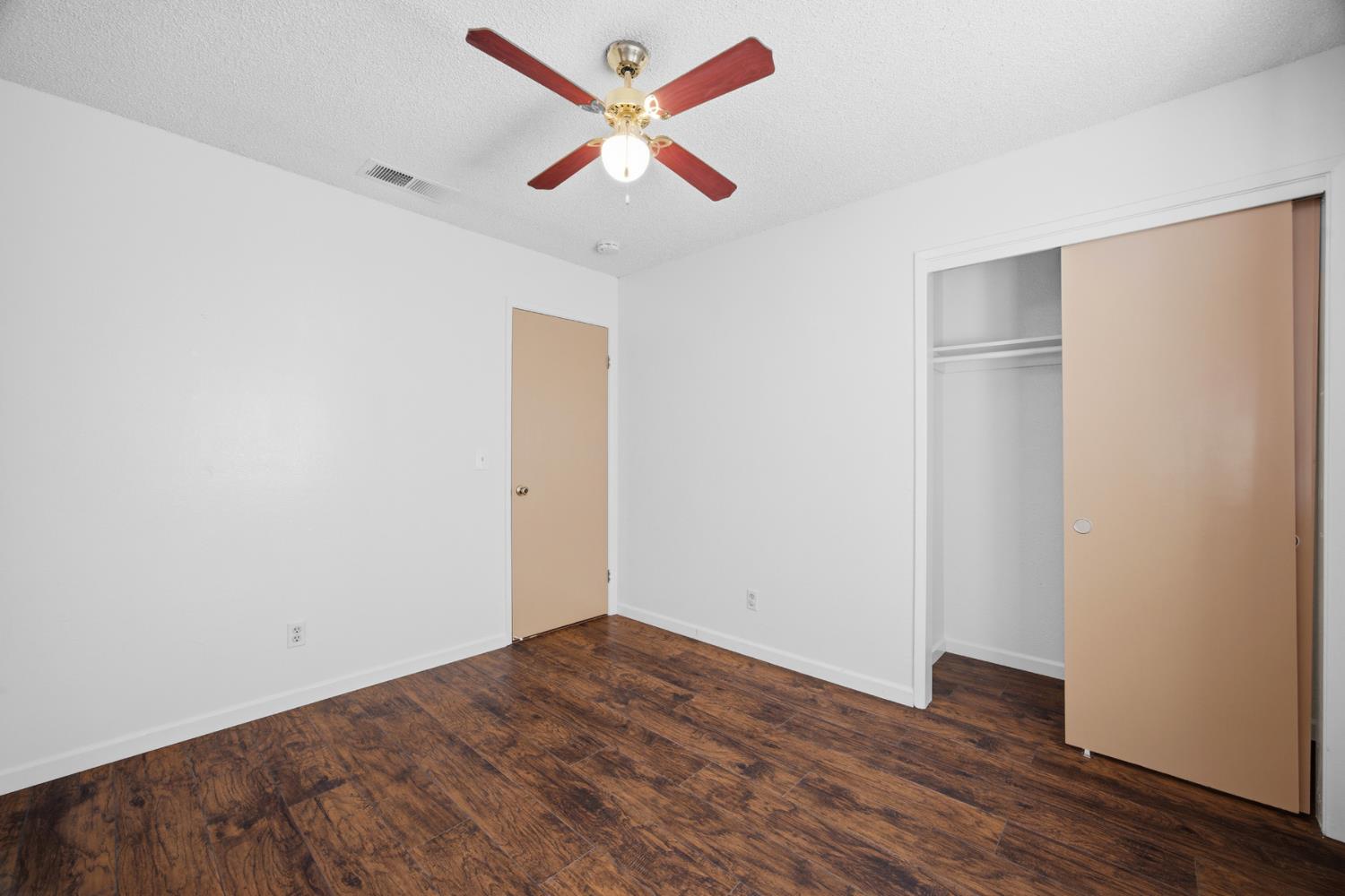 2532 W Chestnut, Visalia, CA 93277