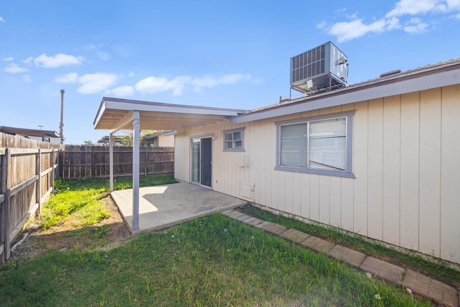 2532 W Chestnut, Visalia, CA 93277