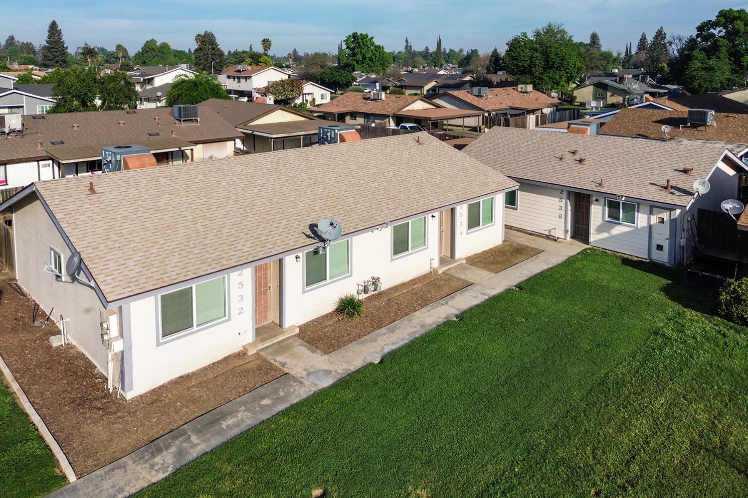 2532 W Chestnut, Visalia, CA 93277