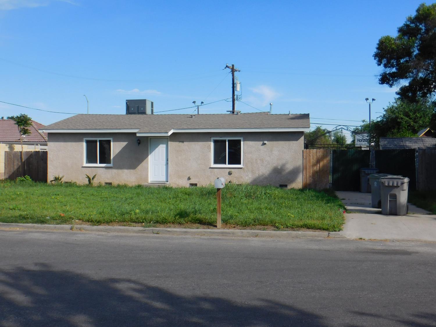 5590 E Garland Ave, Fresno, CA 93727