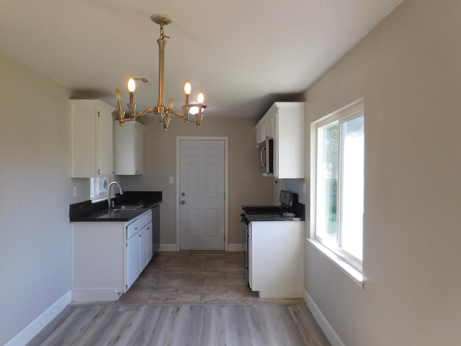 5590 E Garland Ave, Fresno, CA 93727