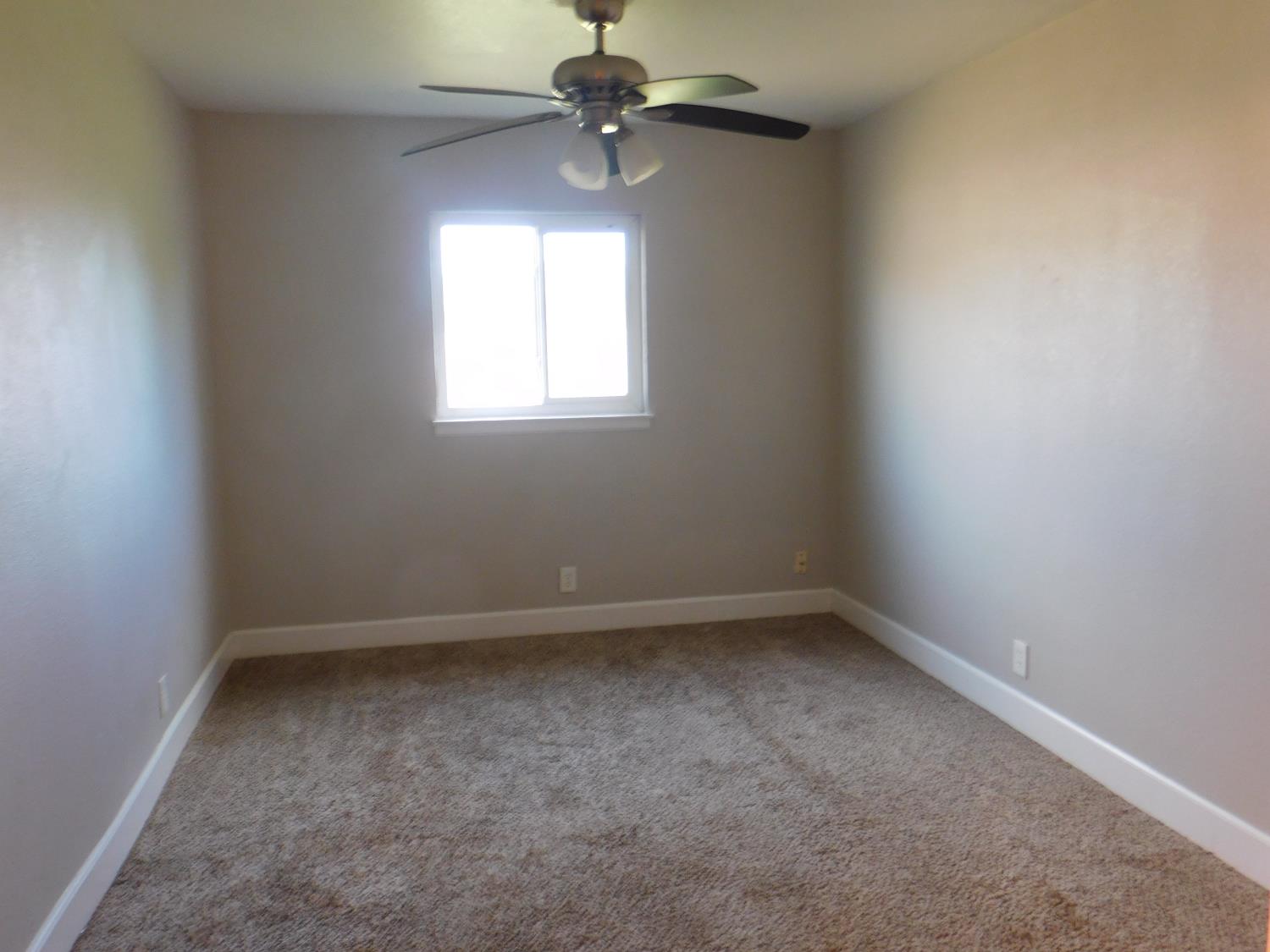 5590 E Garland Ave, Fresno, CA 93727