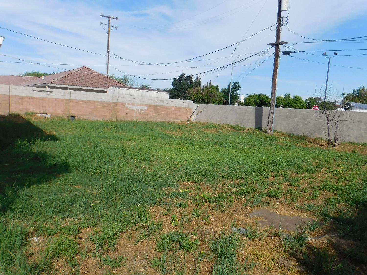 5590 E Garland Ave, Fresno, CA 93727