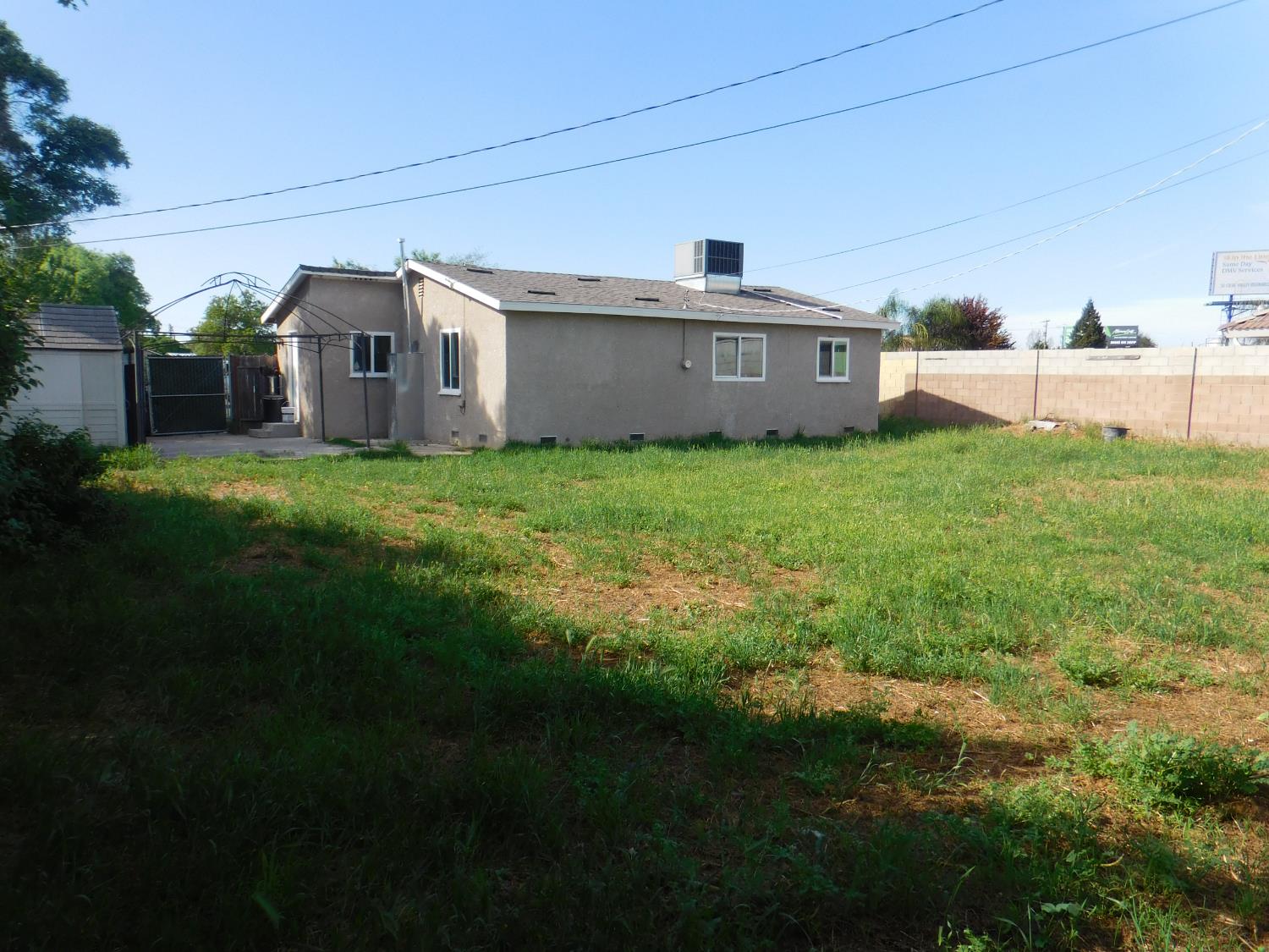 5590 E Garland Ave, Fresno, CA 93727