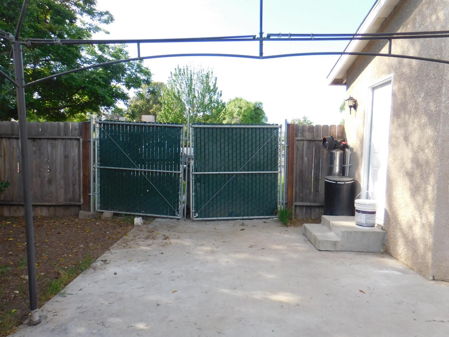 5590 E Garland Ave, Fresno, CA 93727