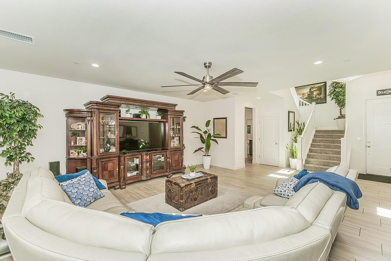 877 Treasure Hills Dr, Madera, CA 93636