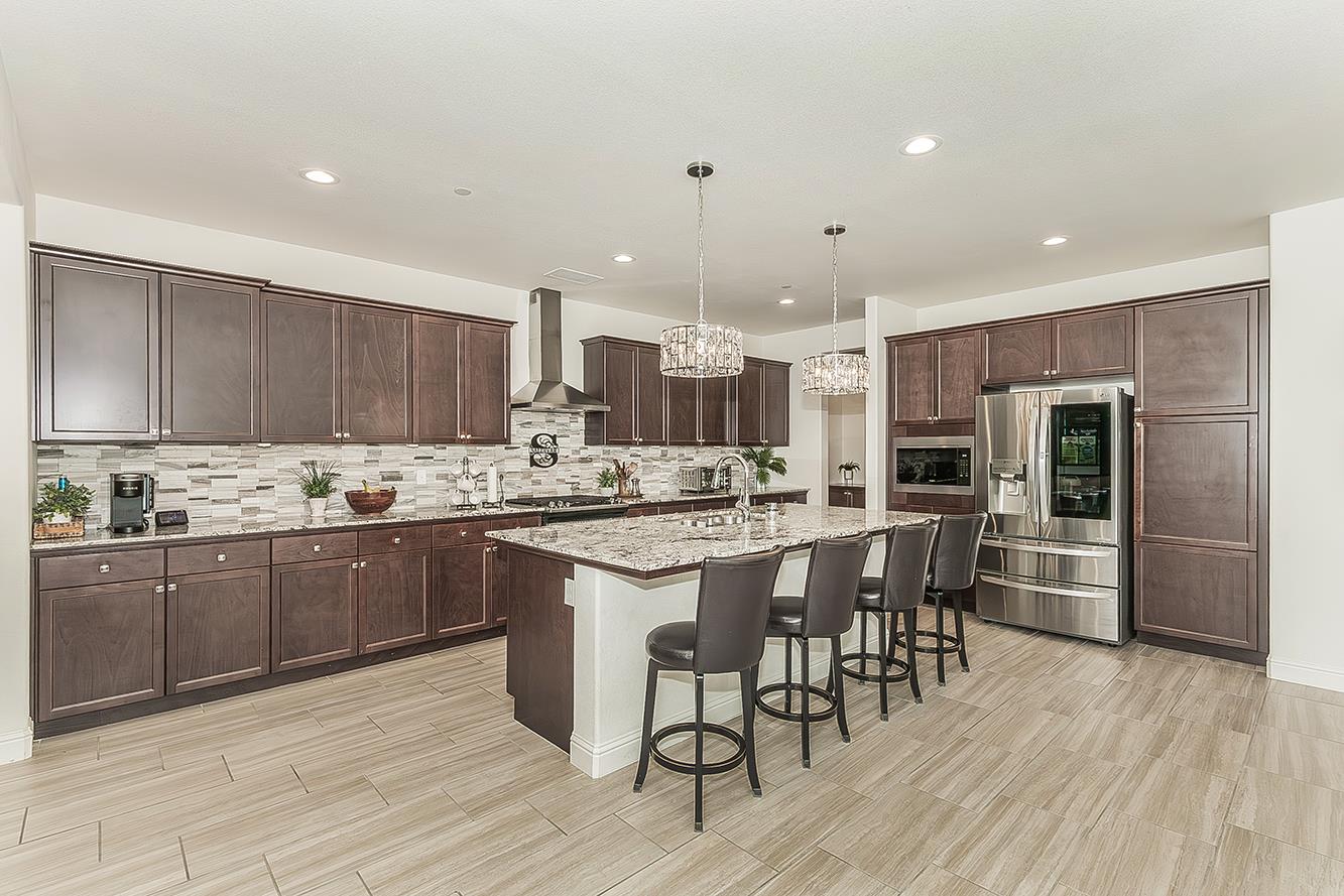 877 Treasure Hills Dr, Madera, CA 93636