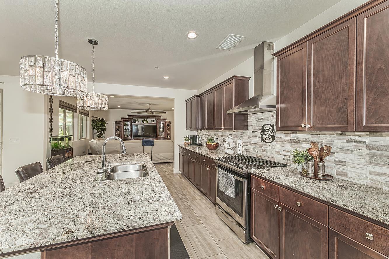 877 Treasure Hills Dr, Madera, CA 93636