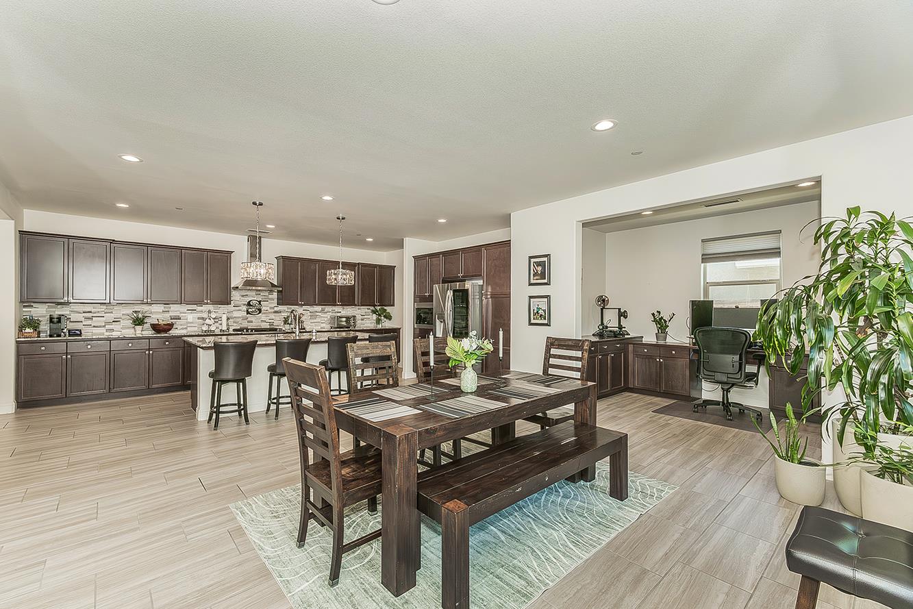 877 Treasure Hills Dr, Madera, CA 93636