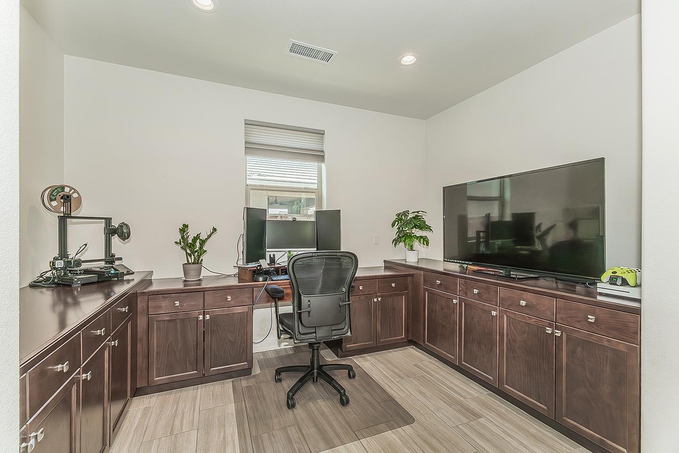 877 Treasure Hills Dr, Madera, CA 93636