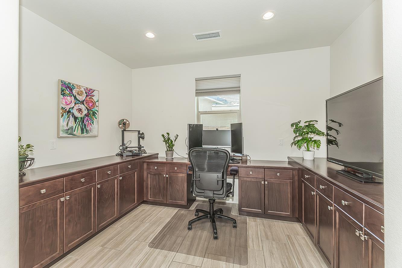 877 Treasure Hills Dr, Madera, CA 93636