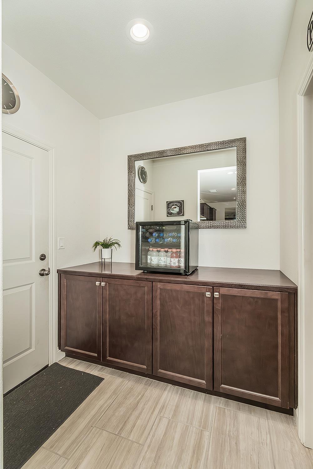 877 Treasure Hills Dr, Madera, CA 93636