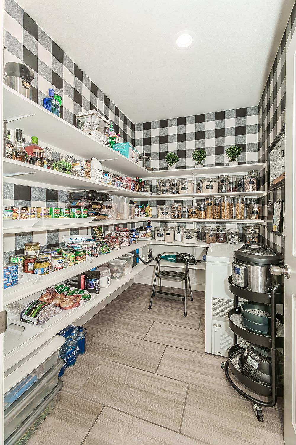 877 Treasure Hills Dr, Madera, CA 93636