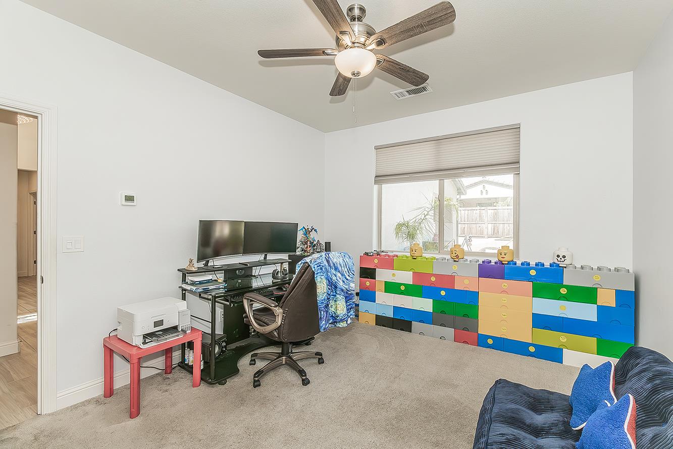 877 Treasure Hills Dr, Madera, CA 93636