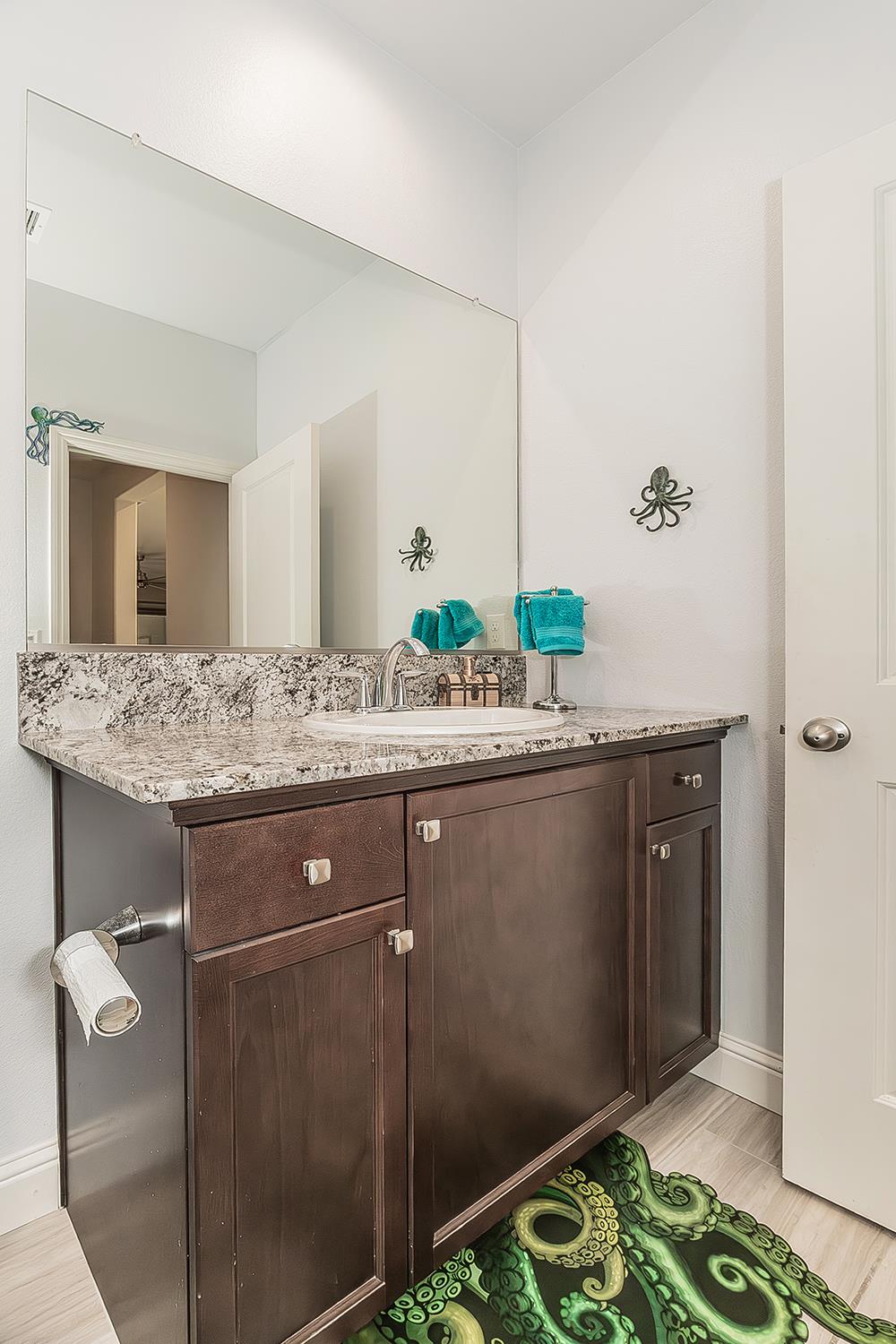 877 Treasure Hills Dr, Madera, CA 93636