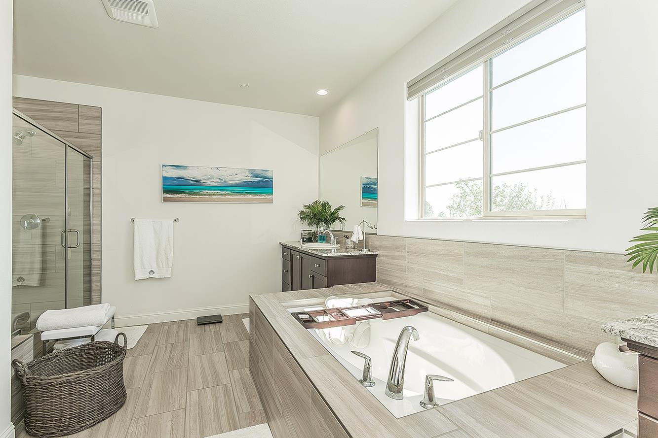 877 Treasure Hills Dr, Madera, CA 93636