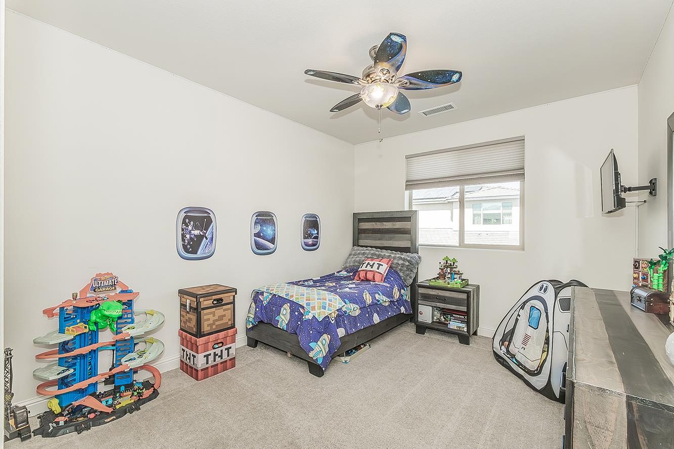 877 Treasure Hills Dr, Madera, CA 93636